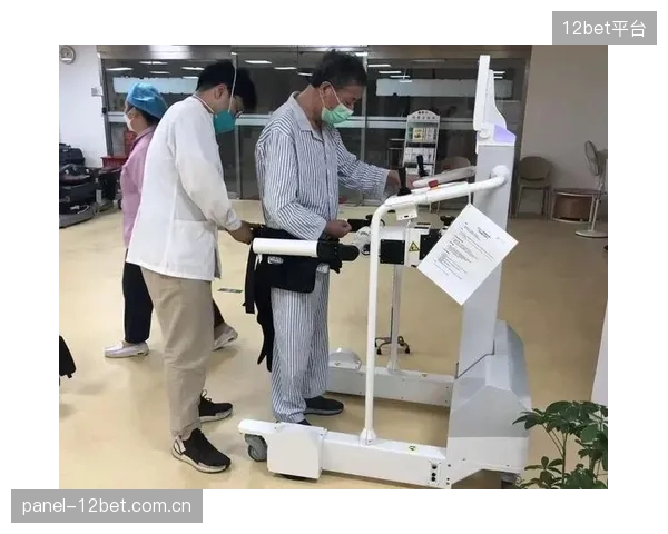 整合可穿戴设备数据的康复管理系统显示，当运动员的生物力学指标恢复到伤前95%以上时，其六个月内二次受伤的概率将下降近60%